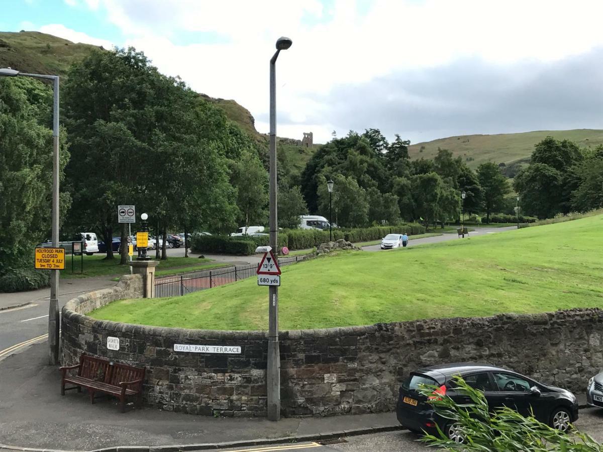 Beautiful Holyrood Park Apartment Edinburgh Eksteriør billede