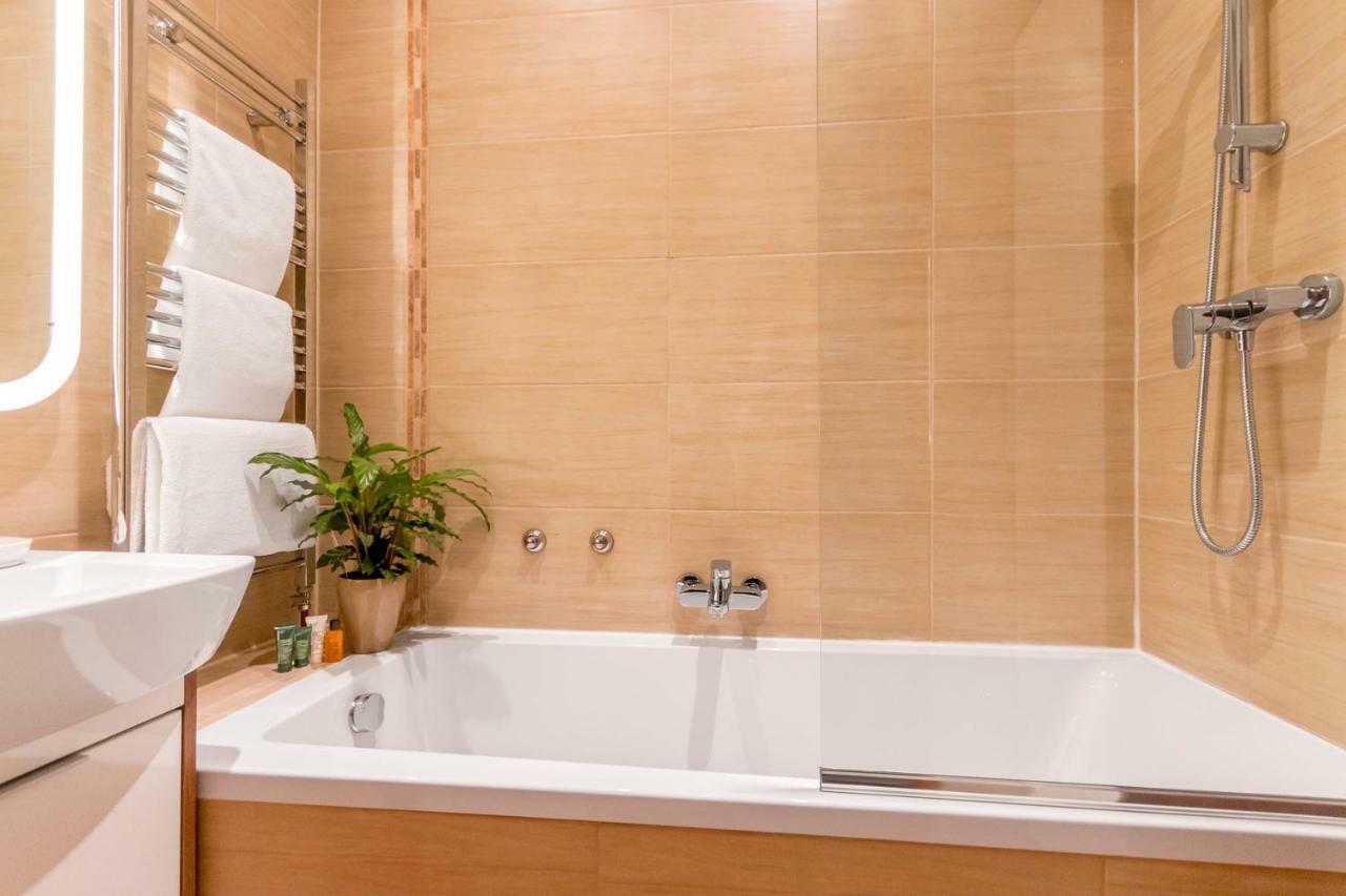 Beautiful Holyrood Park Apartment Edinburgh Eksteriør billede